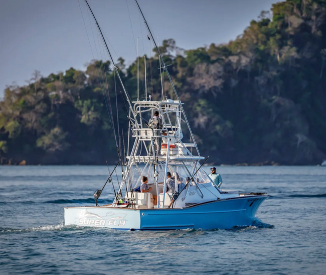 Pacific Fly yacht Los Suenos