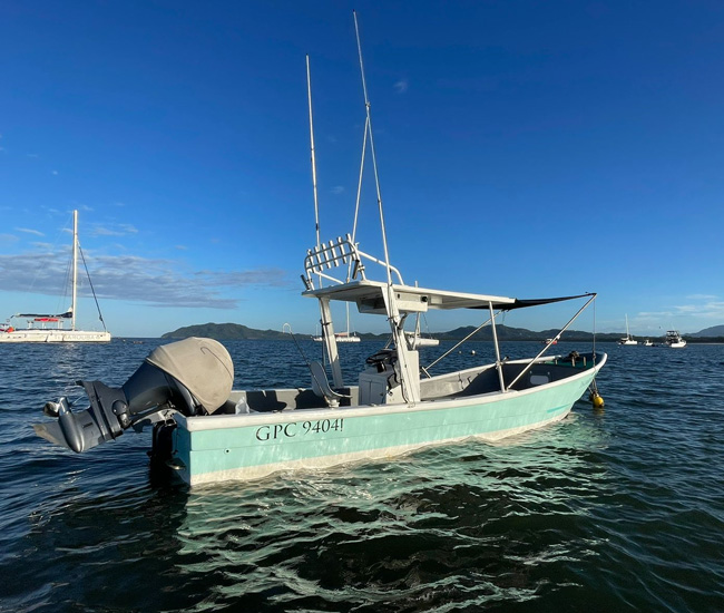 Discovery Uno boat Tamarindo