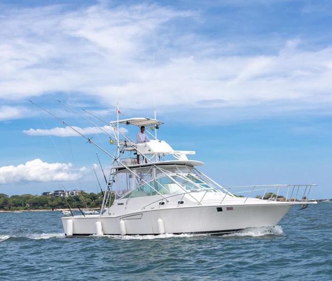 Chasin Fins yatch tamarindo