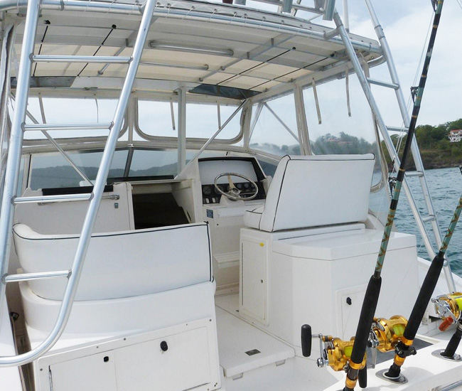 Runaway yatch flamingo