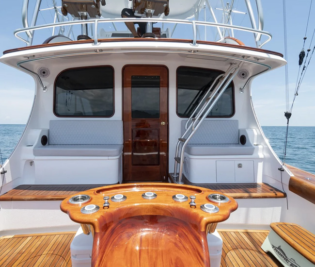 Tropical Fly Yacht Maverick