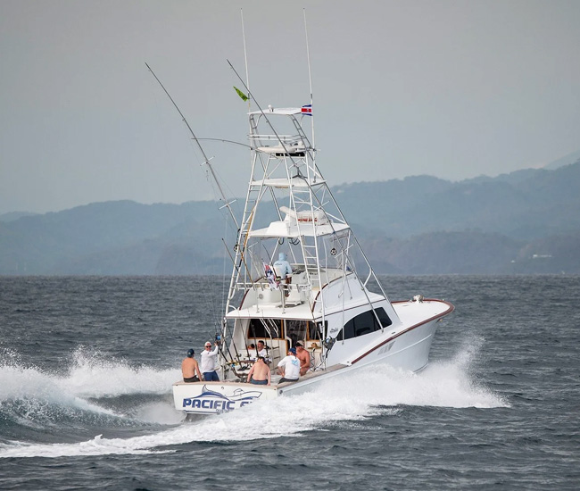Pacific fly yacht Maverick Los suenos