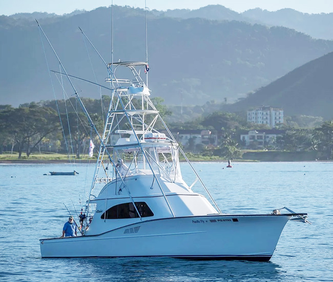 Pacific fly yacht Maverick Los suenos