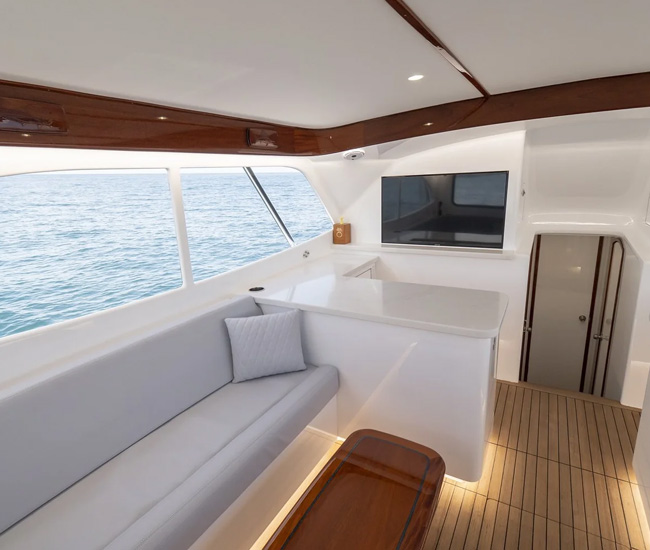 Tropical Fly Yacht Maverick