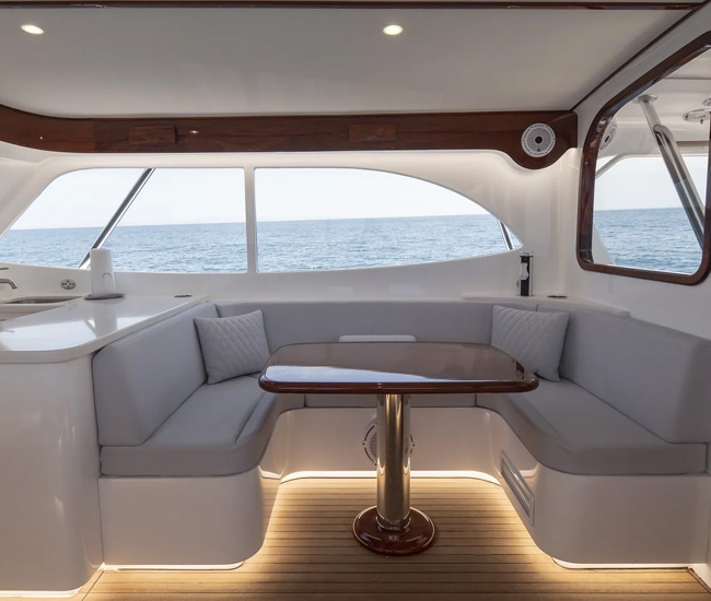 Tropical Fly Yacht Maverick