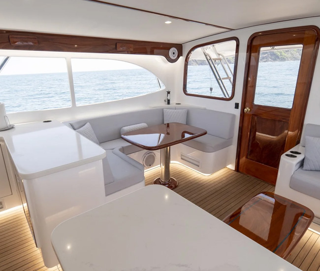 Tropical Fly Yacht Maverick